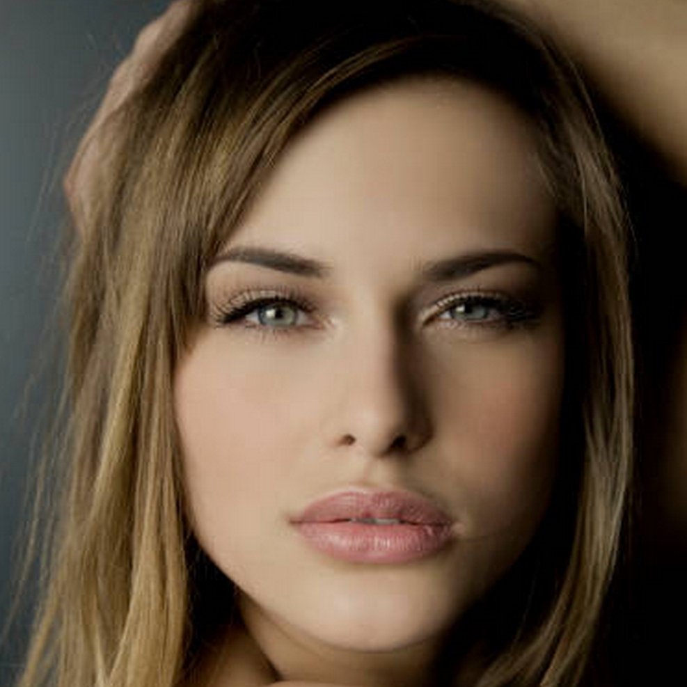 modelo-belleza_593979-58 ادور باي بلو - الصورة 1